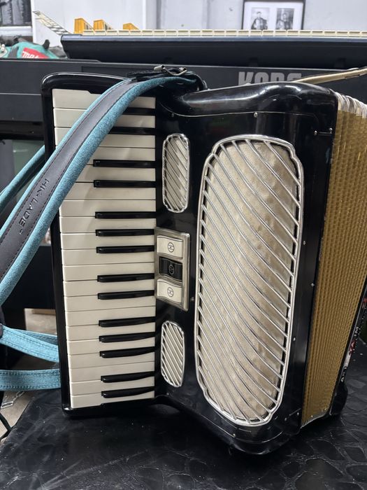 Acordeon Hohner Arietta cu 72 de basi
