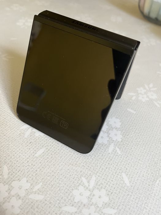 Самсунг Galaxy Z flip 7 fe