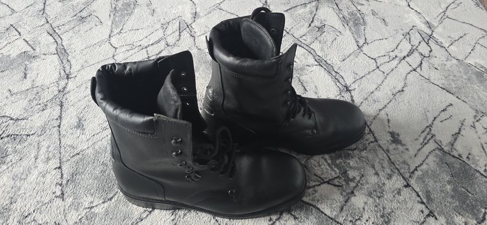 Черни кубинки от стария модел ! 44 номер