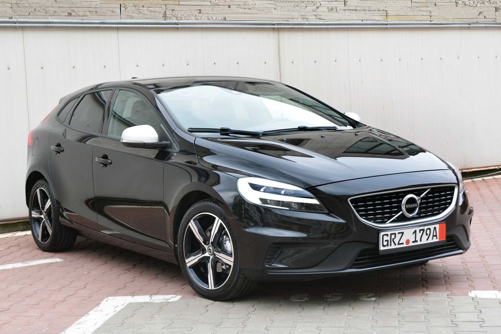Volvo V40 / 2.0 / Diesel / R-Design / Keyless