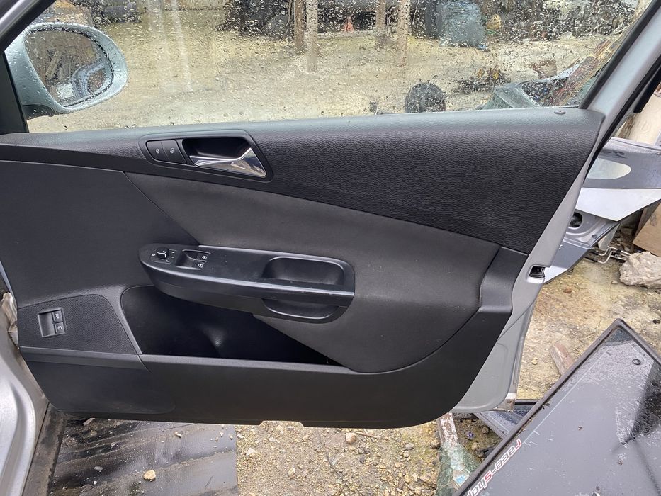 Предна дясна врата пасат б6 2008г перфектна светло сива