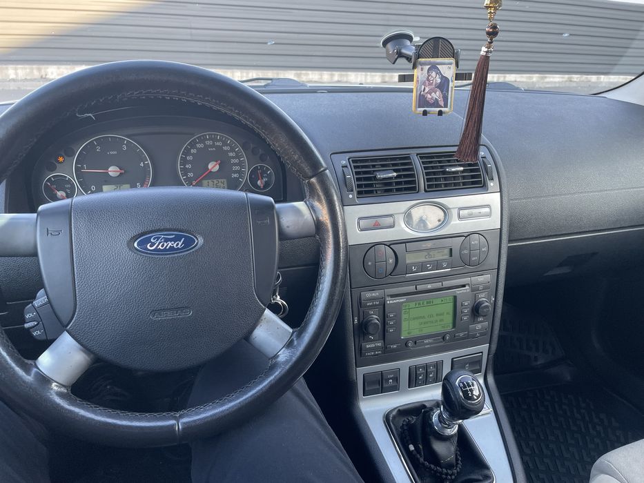 Vând Ford Mondeo