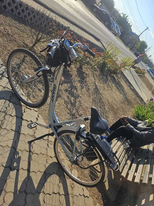Electric Bicycle with a giant battery, An E bike sports built