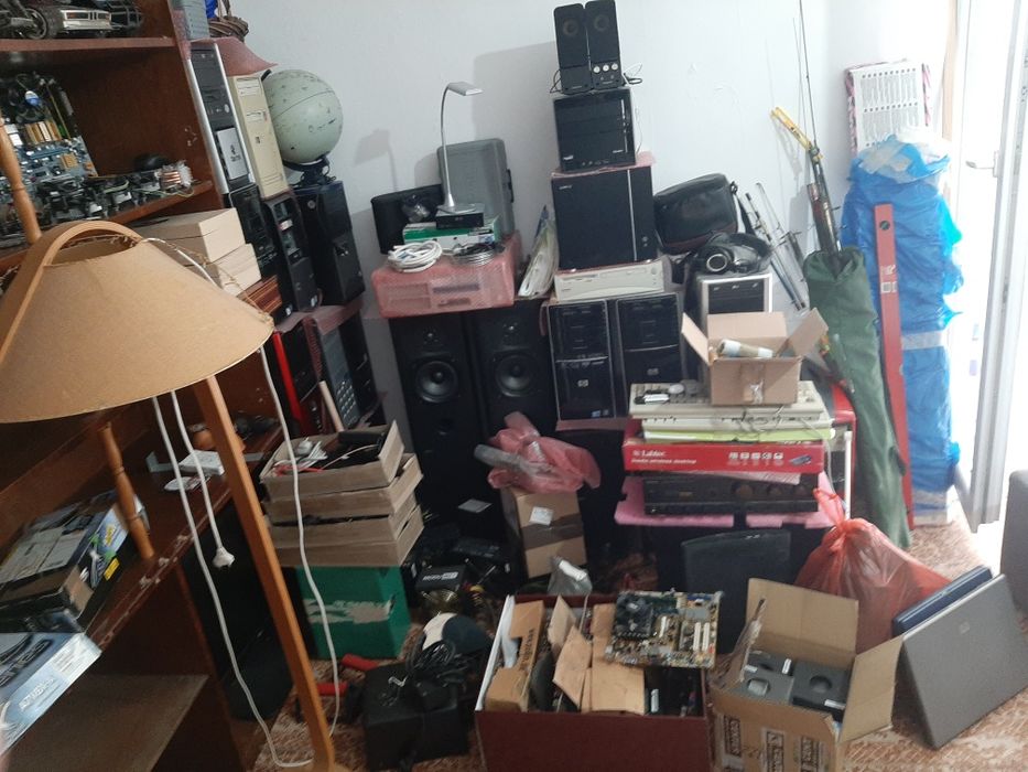 Electronice, calculatoare, componente, boxe, monitoare, amplificator..