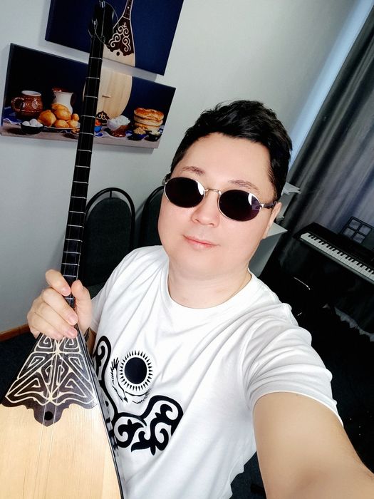 Тамада Домбырашы Әнші