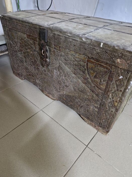 Сундуки национальные.