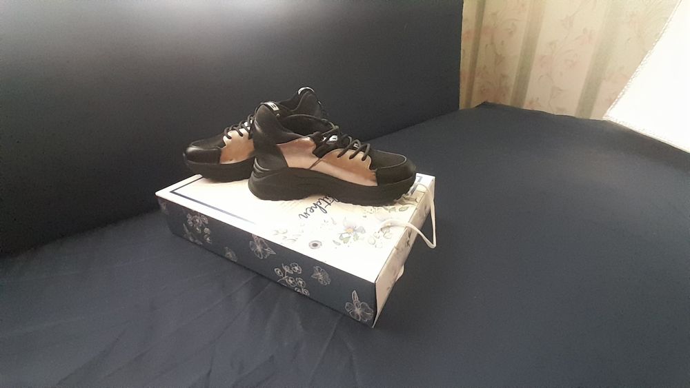 Продам женскую обувь