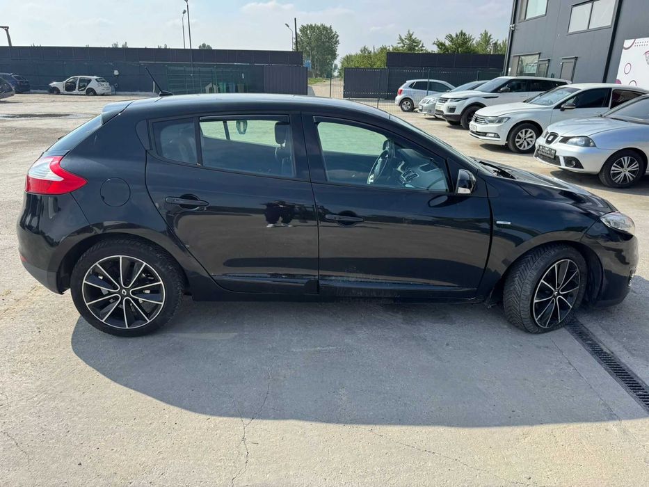 Dezmembram Renault Megane 3 2012 hatchback 1,5 Cod motor K9K