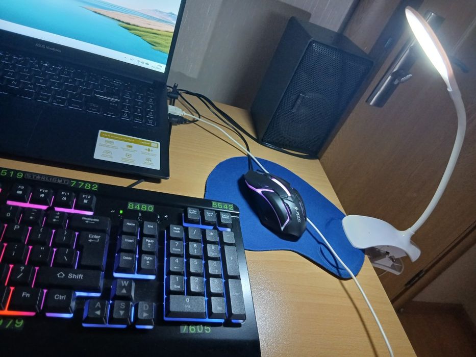 USB LED лампа с щипка и прекъсвач преносима усб крушка 5 евро