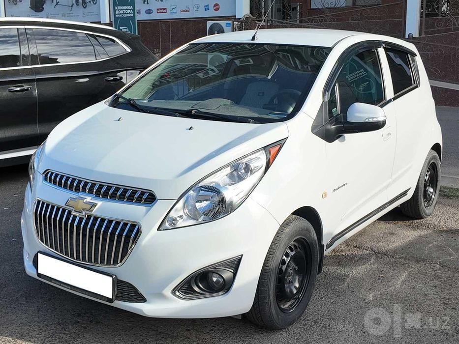 Chevrolet Spark 2011 года, белый