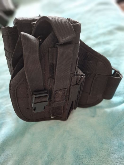Toc universal pistol,  ptr picior,  partea dreaptă.