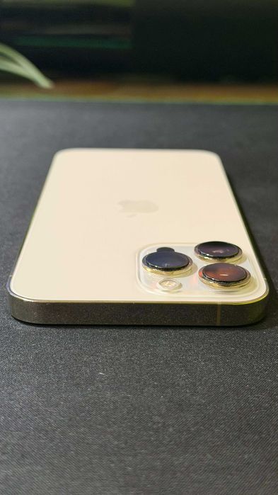 iPhone 13 Pro Max 256GB + подарък калъфи и слушалки