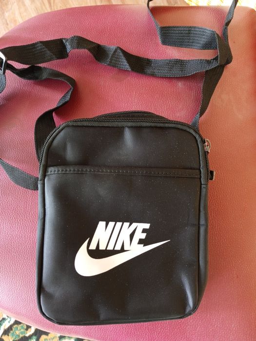 Продам сумочки через плечо