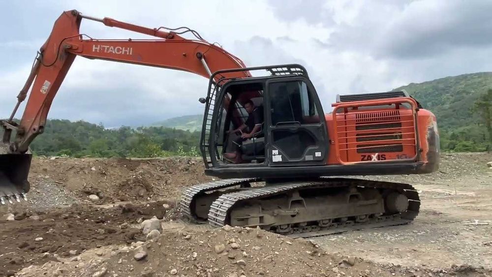 Inchiriez excavator de la 30t la 10t