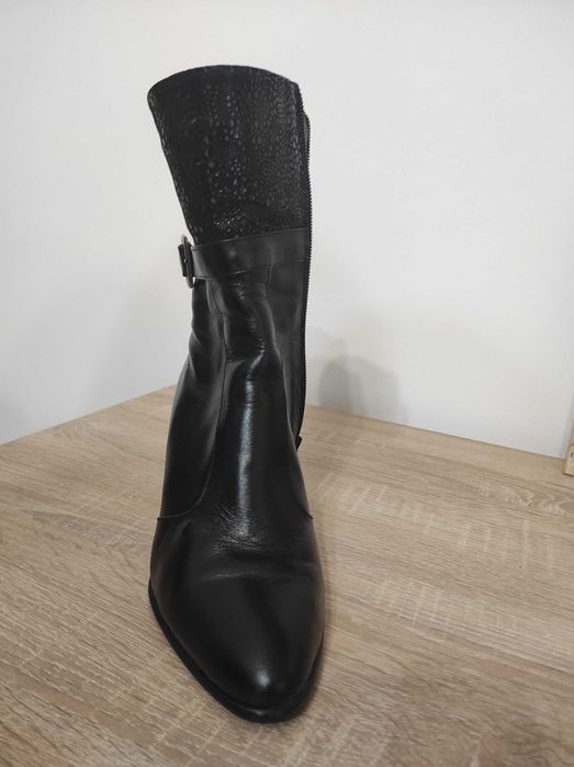 Vand cizme negre  din piele