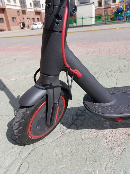 Продам электро-самокат Xiaomi mijia m365 pro