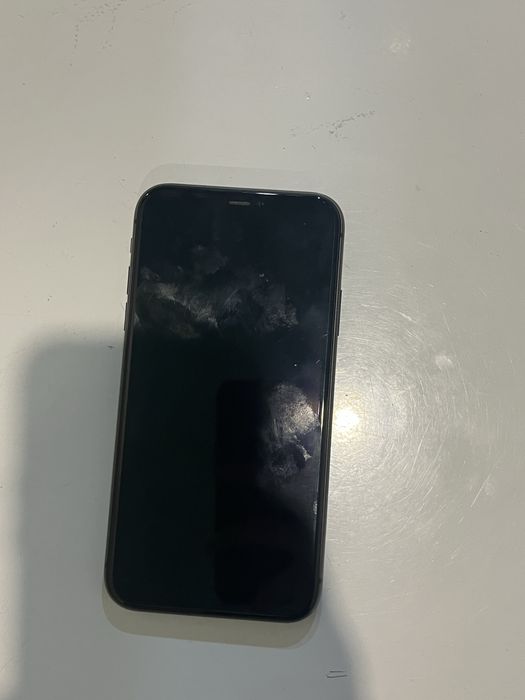 Продам аЙфон 11