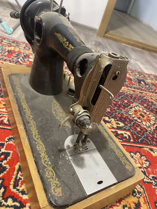 Продам швейную машинку