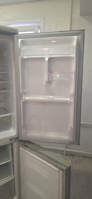 Холодильник Samsung  Срочно