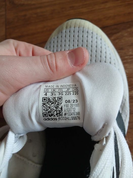 Кросовки адидас.