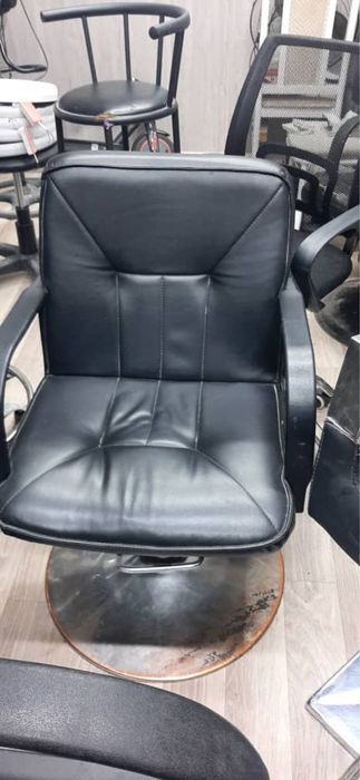 Парикмахерская кресло и Адмисратор стол