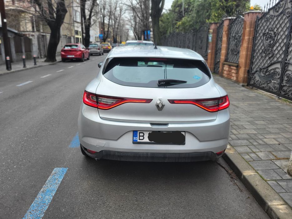 Renault Megan lV hatchback cu GPL