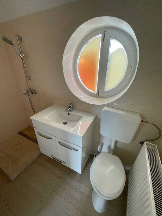 Inchiriez Vila 7 camere + 5 bai