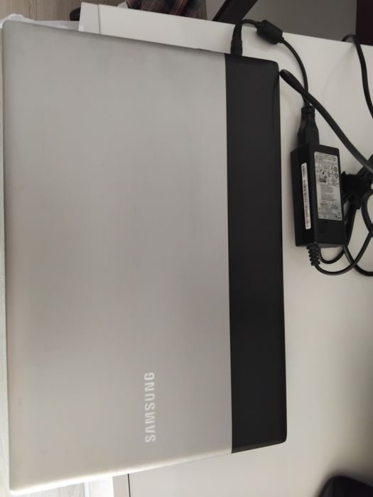 Лаптоп Samsung rv511