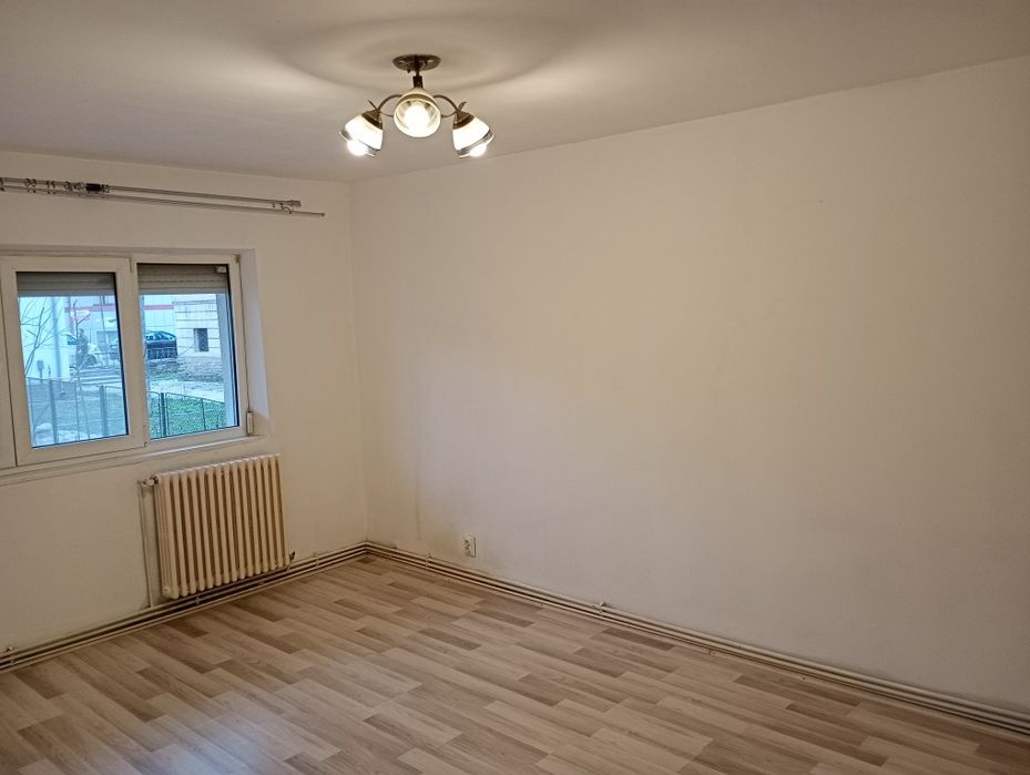 Apartament 3 camere decomandate parter langa starea Civila