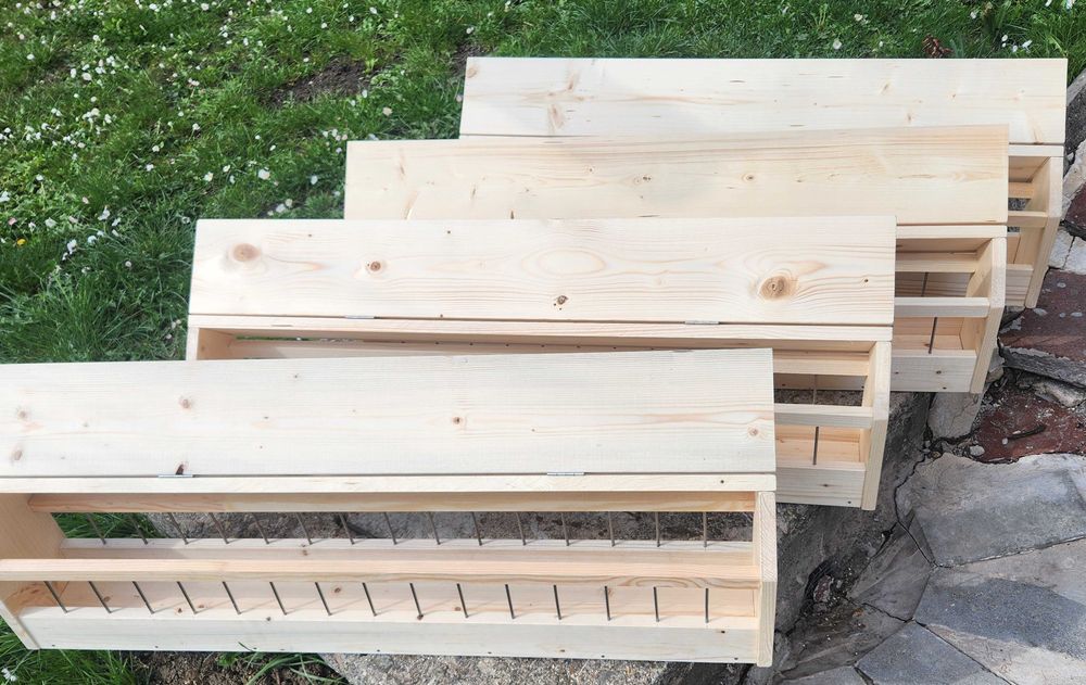 Дървена хранилка за гълъби