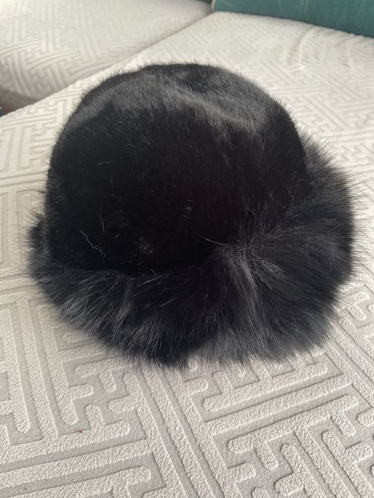 Зимна пухена шапка