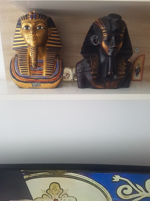 Vând doua statui Tuthankamon mărime 150 ron bucatamare
