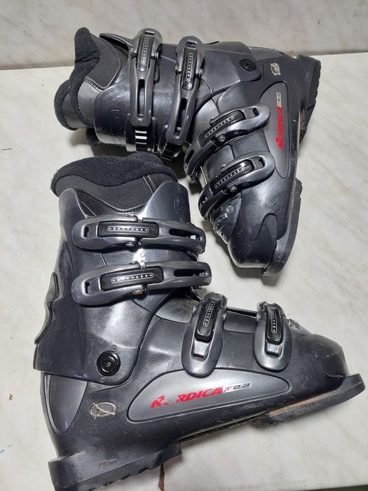 Clapari ski schi Nordica mondo 25-25,5 corespunde mărimii 38-39