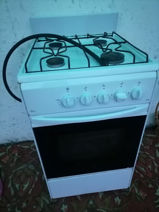 Продам газовую плиту