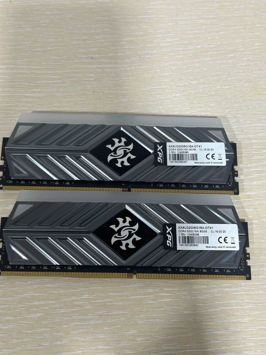 Memorie ram 16 gb ddr4 xpg rgb