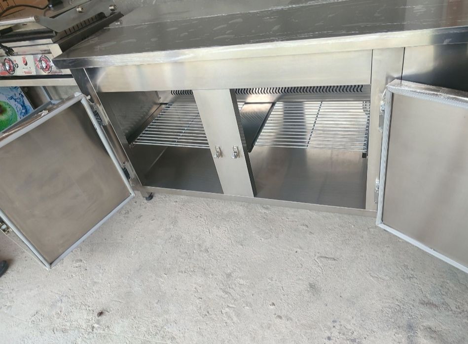 Haladelnik restoran uchun sotiladi