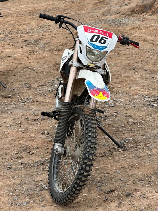 Продаю мотоцикл эндуро 250куб