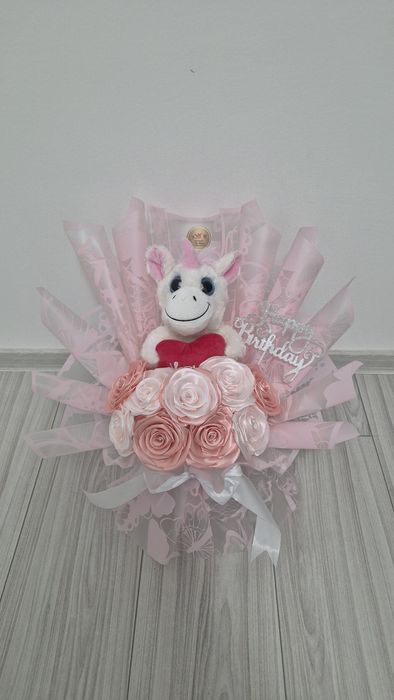 Buchete din trandafiri din satin lucrati manual