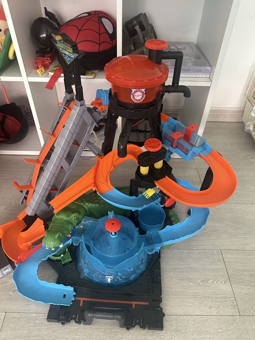 Hot wheels гараж и авто мойка