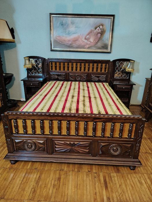 Mobilier dormitor, set format din dulap pat și noptiere
