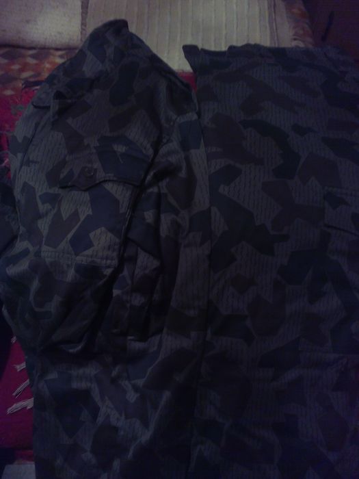 Комфлажен комплект яке панталон и риза с подплати.коити се свалят плюс