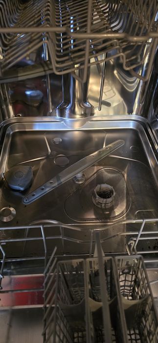 Сьдомиялна вградена 600мм в отлично сьстояние