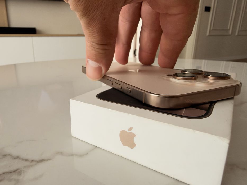 iPhone 16 Pro 256 GB Desert Titanium | 90% батерия | Кутия