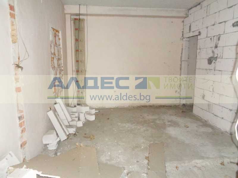 Продава промишлено помещение в Казичене!