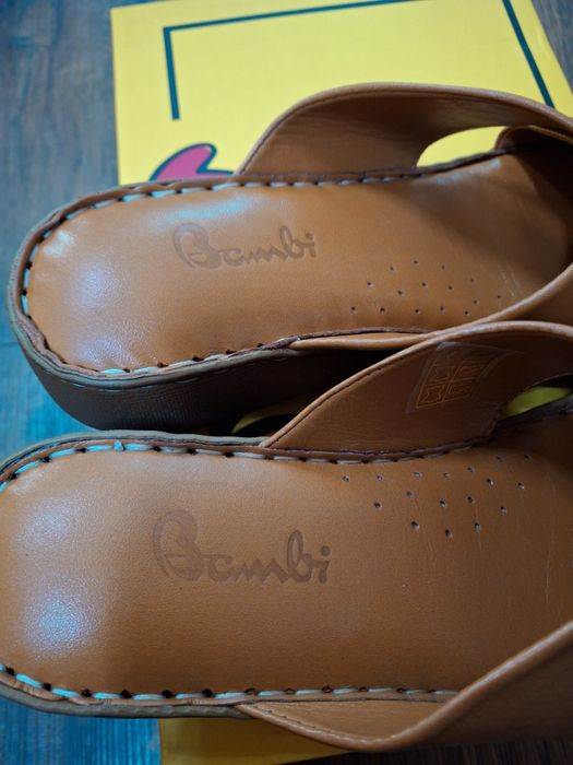 Чисто нови дамски обувки номер 39 Естествена кожа, ортопедични.