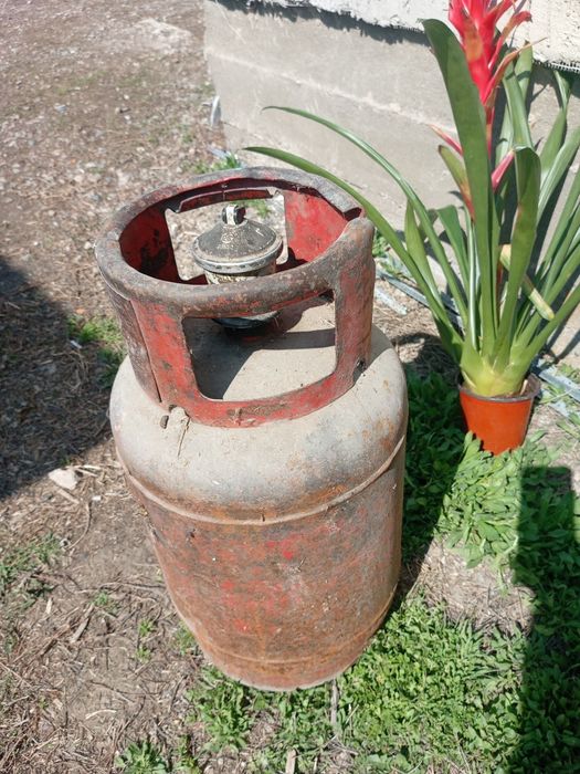 Продаю газ балон