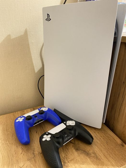 Продам PlayStation 5 на 825 гб