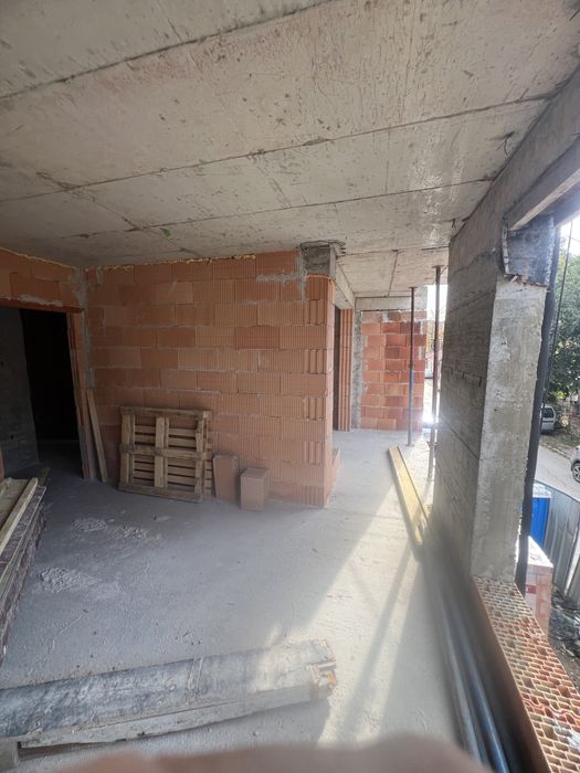 Тристаен Апартамент