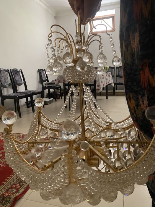 Продаю люстру в хорошем состоянии