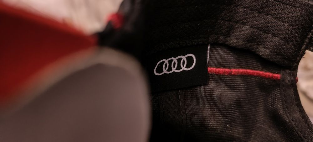 Шапка спортна с козирка Ауди